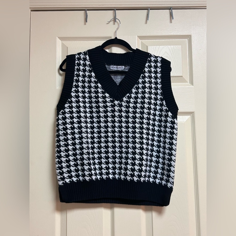 SDENCIN Black and White Sweater